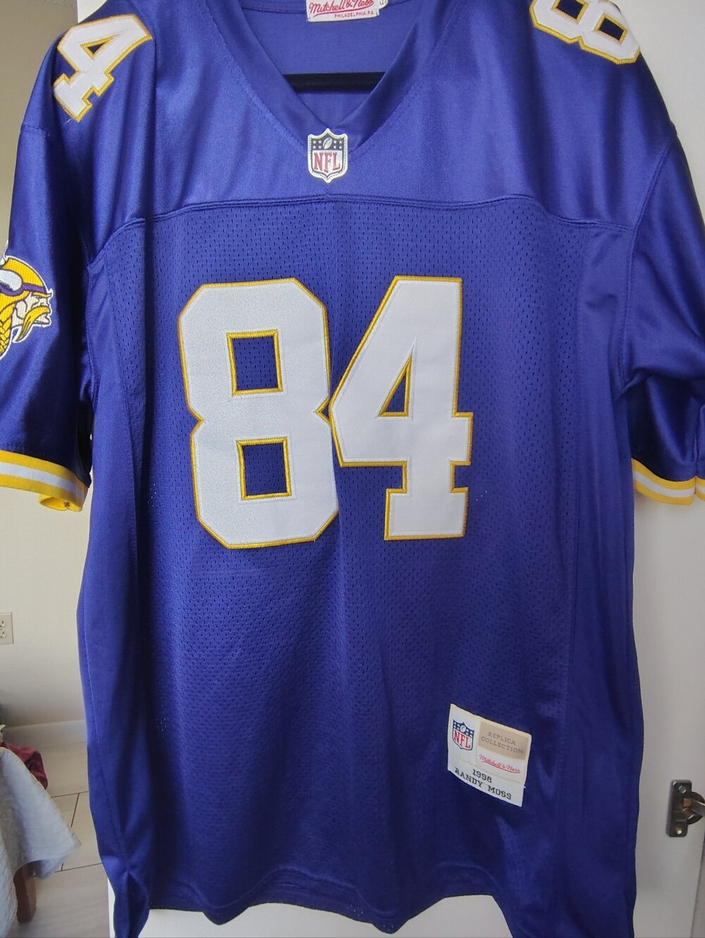 NFL Collectors Mitchell & Ness Minnesota Vikings #84 Randy Moss 1998 Purple Gold